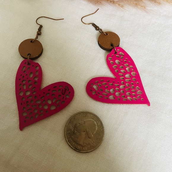 🌟Buy 2 Pairs, Get One Free, NWT Vibrant Pink Dangle Heart Earrings, PU Leather - Picture 3 of 6